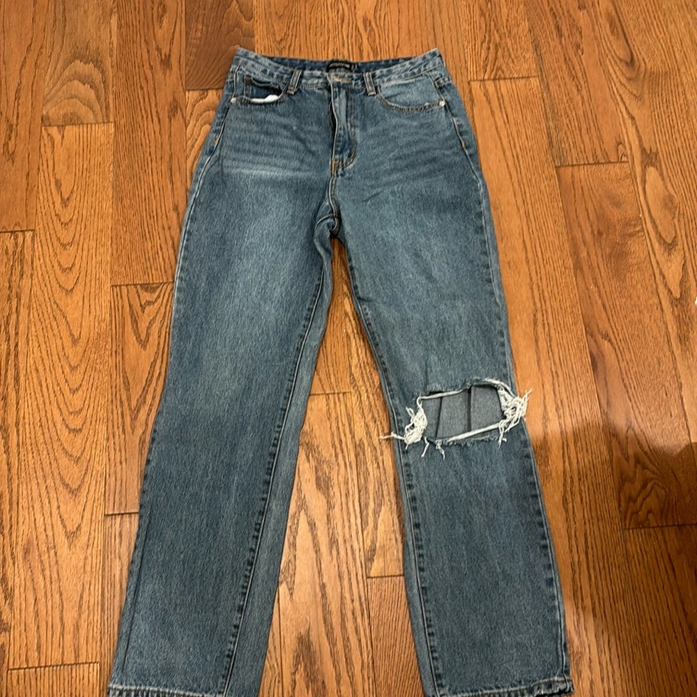 Never worn. PrettyLittleThing size 8 baggy high waisted jeans.